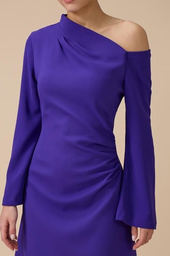 فستان طويل موف بتصميم كتف واحد