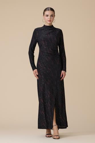 فستان اسود طويل بأكمام طويلة