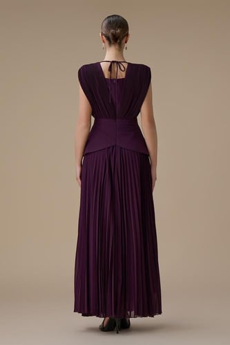 فستان طويل بنفسجي بليسيه