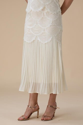 طقم سكري دانتيل مع تنورة بليسيه أنيقة