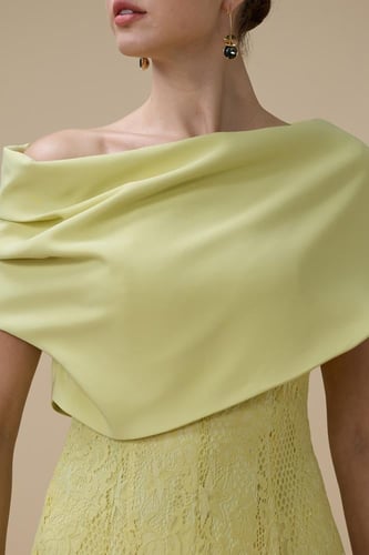 فستان طويل بلون اخضر ليموني دانتيل