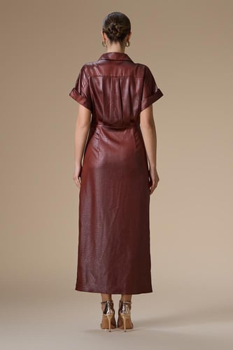 فستان كستنائي ميدي بأكمام قصيرة