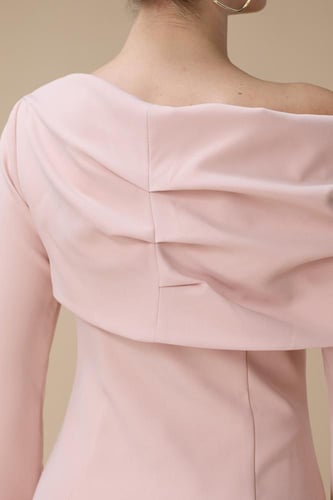 فستان طويل وردي اوف شولدر