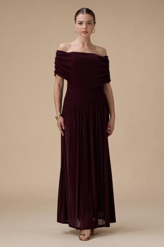 فستان عنابي أوف شولدر