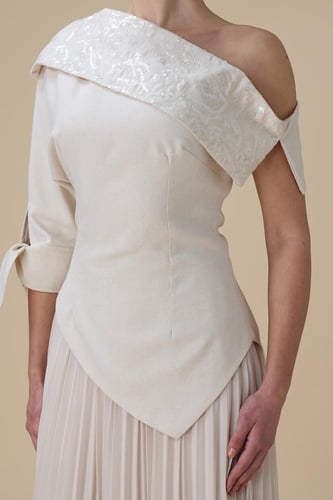 فستان طويل بيج بيليسه بكتف واحد