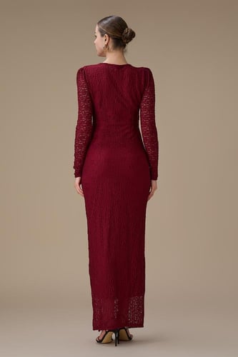 فستان طويل برغندي دانتيل