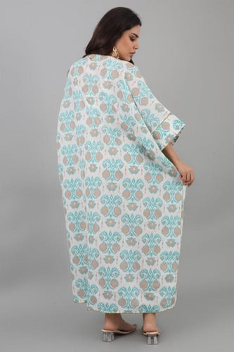 جلابيه بتصميم فراشه بطبعات لون تيفاني