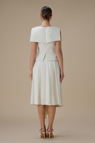 فستان ميدي سكري بقصّة غير متماثلة