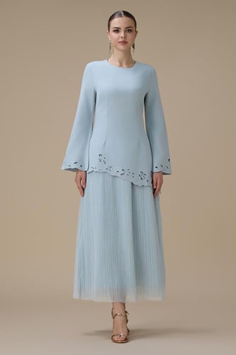 فستان طويل ازرق بطبقتين بتصميم ناعم