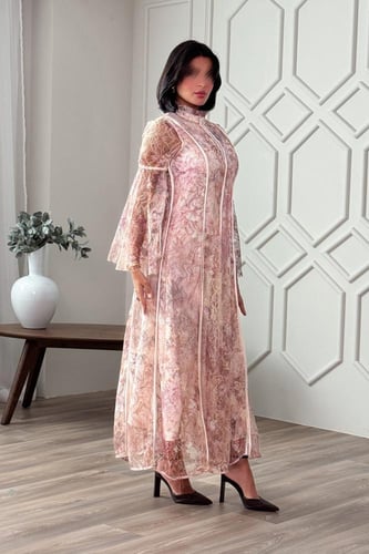 فستان ماكسي باكمام واسعة ودانتيل زهور