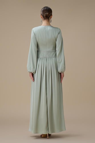 فستان طويل اخضر فاتح درابيه ناعم