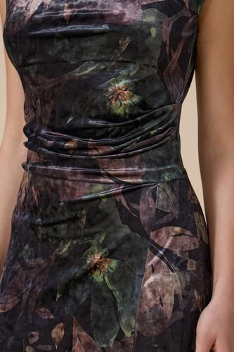 فستان مخمل مشجر بأكمام قصيرة