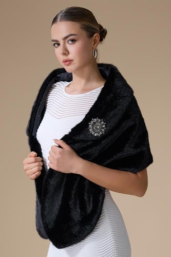شال فرو لون اسود