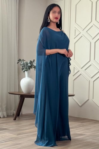 جمبسوت بكتف واحد بوشاح طويل لون تركواز