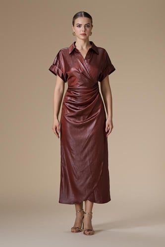 فستان كستنائي ميدي بأكمام قصيرة