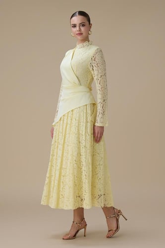 فستان ماكسي دانتيل أصفر فاتح