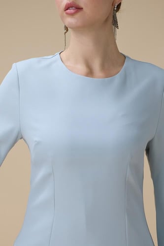 فستان طويل ازرق بطبقتين بتصميم ناعم