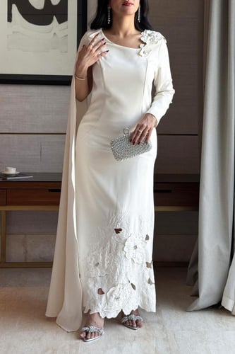 فستان ماكسي كيب بتطريز انجليزي لون بيج فاتح