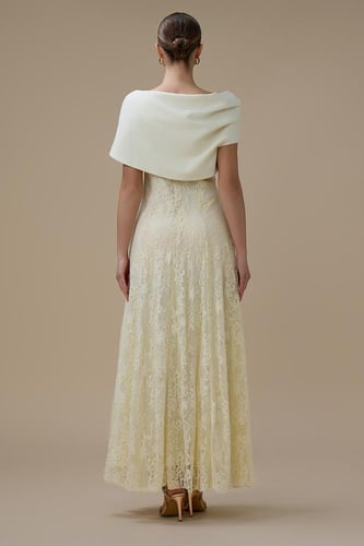 فستان طويل بلون سكري دانتيل