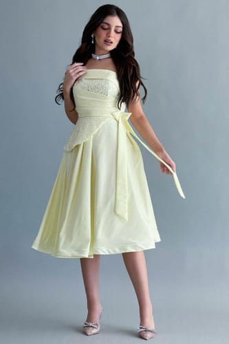 فستان سهره بطيات مطرزه بالترتر لون اصفر