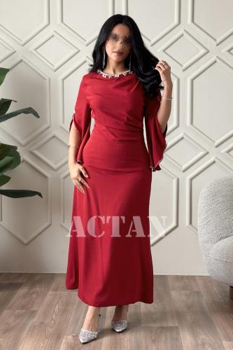 فستان احمر درابية مزين بكريستال