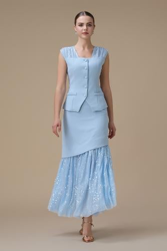 طقم أزرق فاتح بتنورة تول لامعة