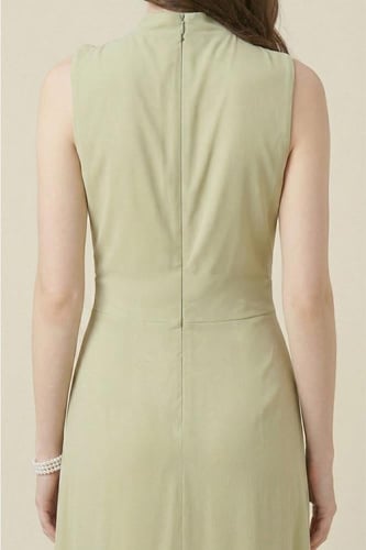 فستان درابيه مزين ببرروش ورد لون أخضر فاتح