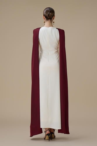 فستان برغندي ماكسي بطبعة زهرية بوشاح