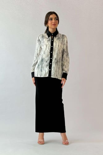 قميص بطبعة زهور وأكمام واسعه