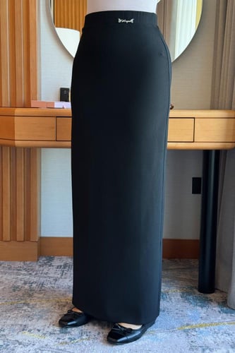 تنورة كلاسيكية طويلة لون اسود