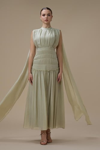 فستان طويل اخضر فاتح بكاب ناعم