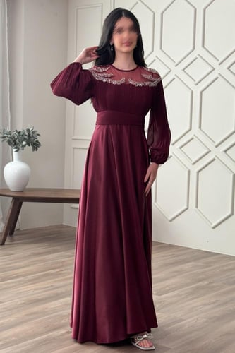 فستان سهرة بليسية مزين بالخرز لون عنابي