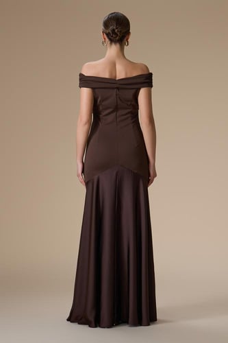 فستان بني طويل أوف شولدر
