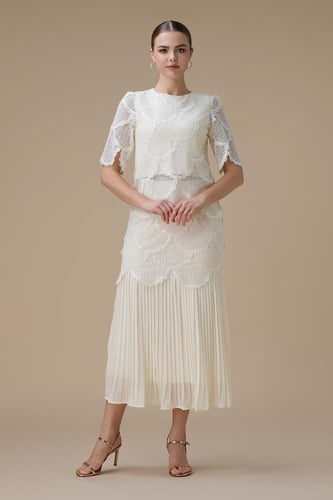 طقم سكري دانتيل مع تنورة بليسيه أنيقة