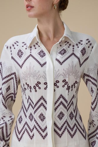 فستان ميدي سكري بنقوش هندسية بحزام خصر