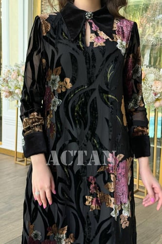 فستان مخملي بطبعة زهور وقصة مستقيمة