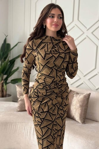 فستان بلمعة طويل مزموم بياقة عالية