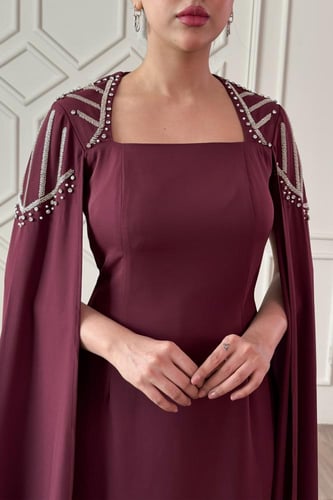 فستان ماكسي كيب مزين بالفصوص