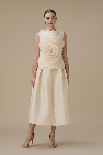 طقم بيج بتصميم وردي ثلاثي الأبعاد وتنورة واسعة