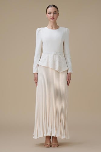 فستان طويل لون بيج بليسيه