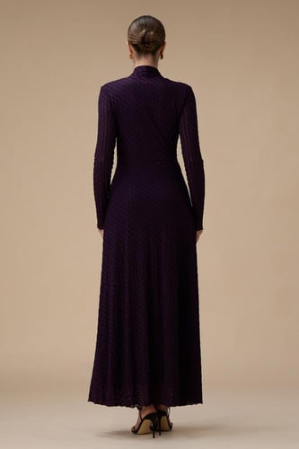 فستان موف طويل بقصة ملتفة