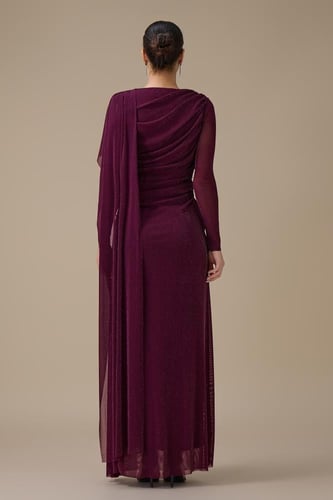 فستان طويل عنابي لامع بوشاح