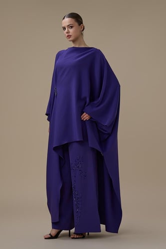 طقم بنطلون بنفسجي بقصة انسيابية واسعة مع تطريز فاخ...