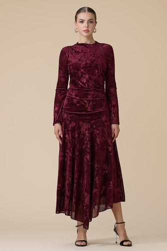 فستان احمر ميدي مخملي