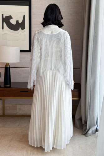 فستان قطعتين مزين بالفصوص لون أبيض