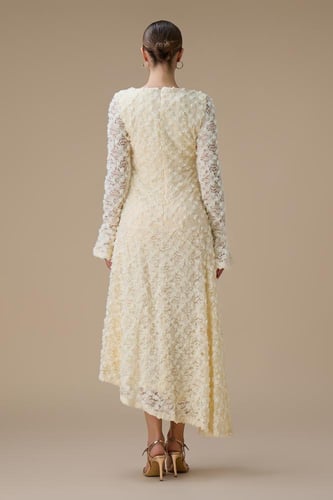 فستان دانتيل ميدي اصفر بأكمام طويلة