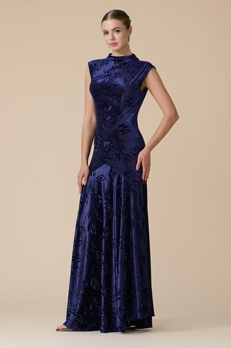 فستان كحلي طويل مخملي بنقوش