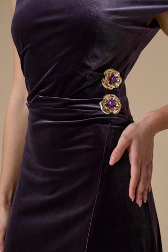 فستان بنفسجي ماكسي بكتف واحد