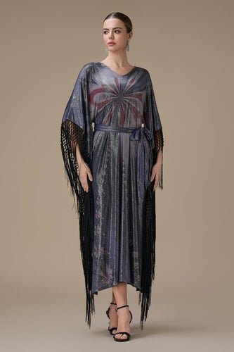 جلابية طويلة لامعة بتصميم واسع مع شرّابات