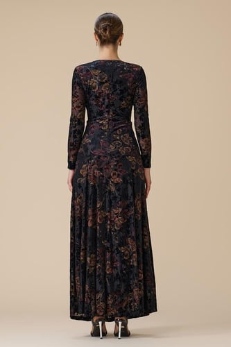 فستان اسود ماكسي انيق مشجر